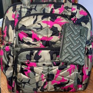 NWOT Canter 2 in Camo Orchid & metro key fob !💝